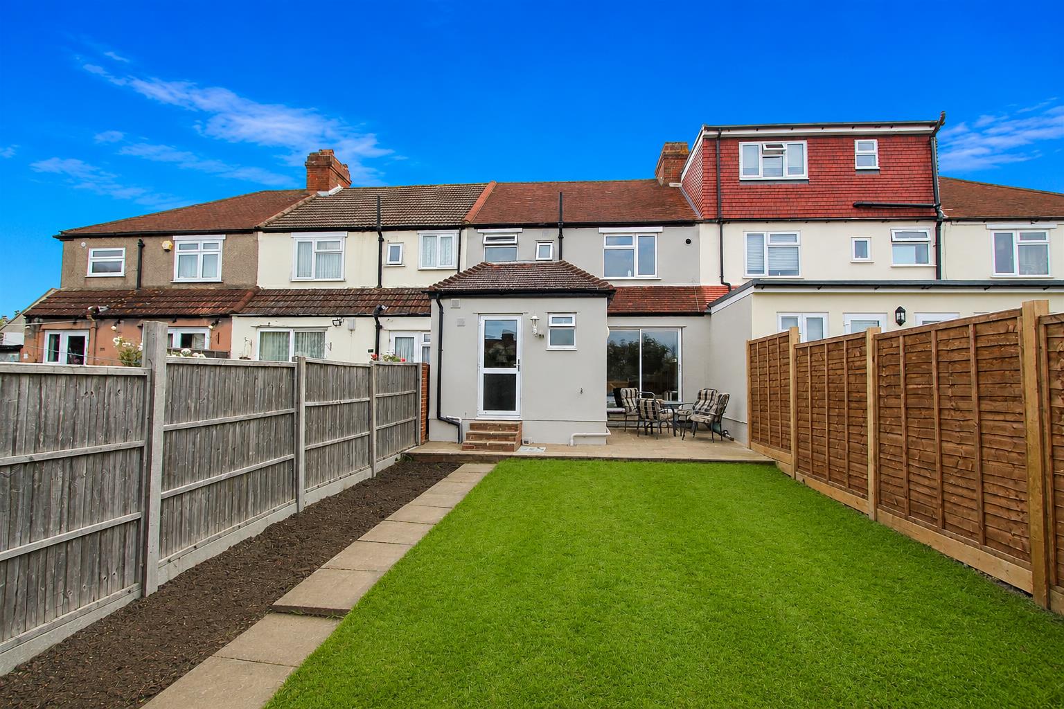 3 bed property in Burley Close, Streatham